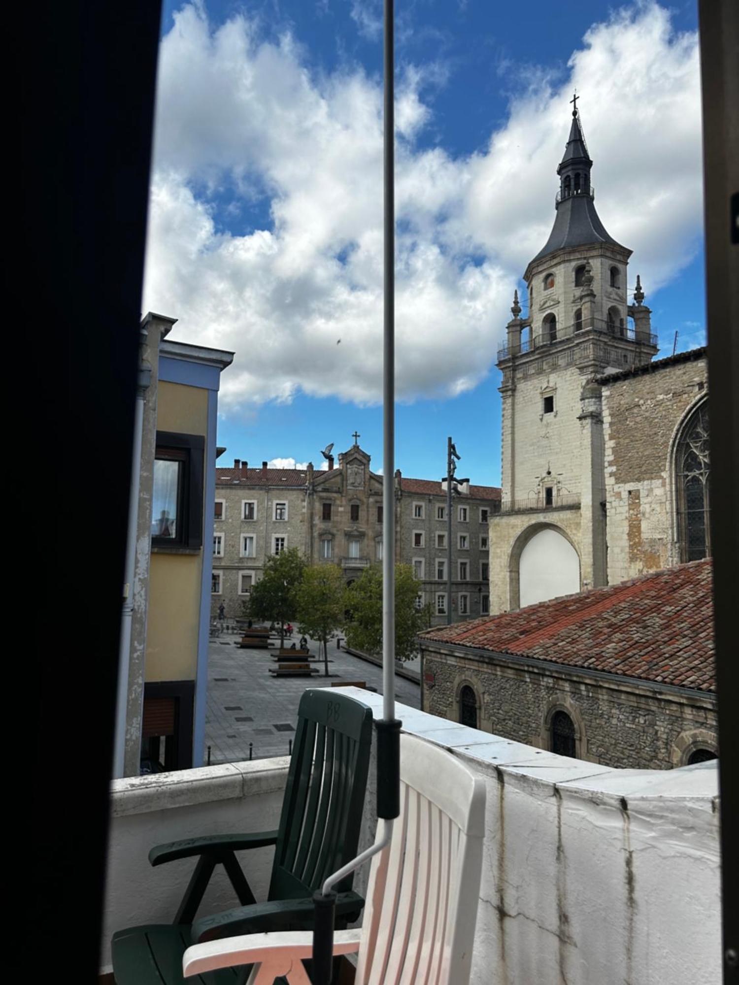 Habitacion Privada En Pleno Centro De Vitoria-Gasteiz Bagian luar foto