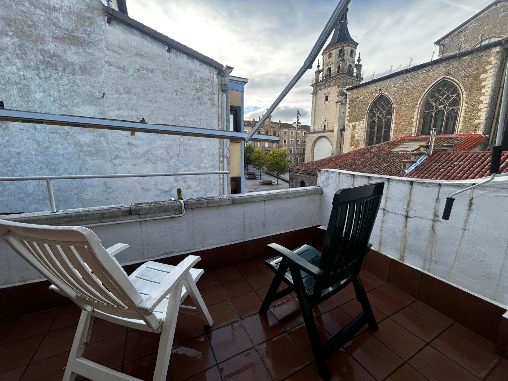 Habitacion Privada En Pleno Centro De Vitoria-Gasteiz Bagian luar foto